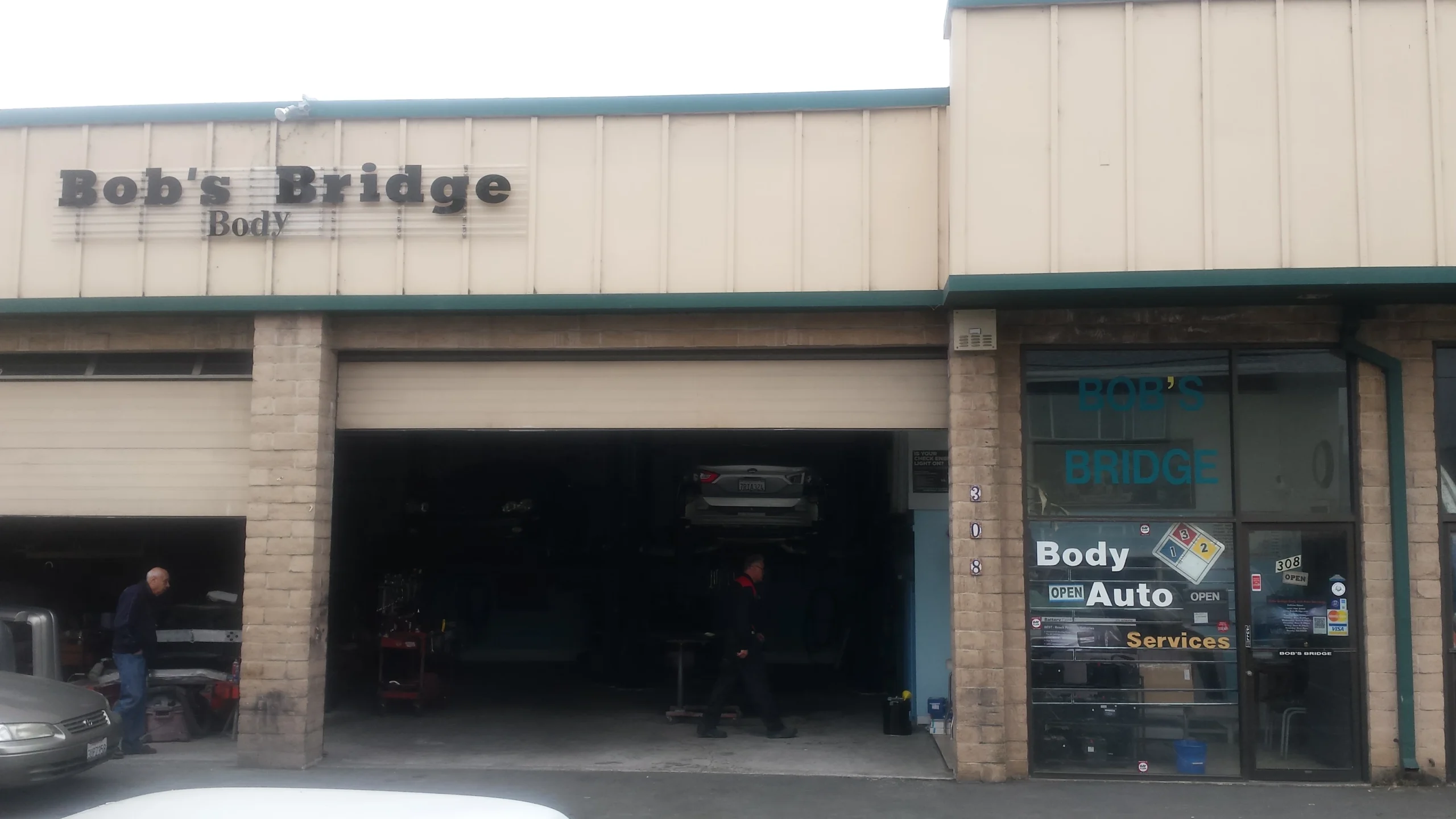 Bob’s Bridge Collision Center